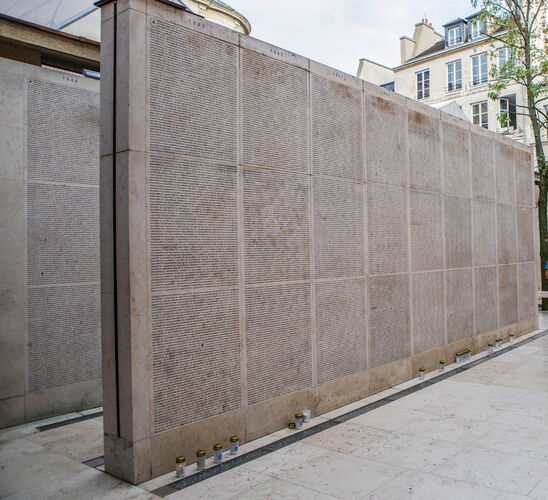 Auch Hans Cahen-Brachs Name ist auf der "Mur des Noms" des Pariser Memorial de la Shoah vermerkt.