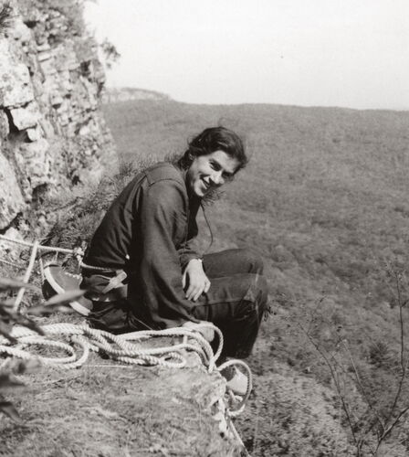 Lilli Meissinger beim Felsklettern, in den 30er Jahren.