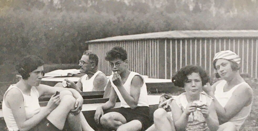 Hugo und Martha Bauer mit ihren Kindern am Altrhein bei Erfelden 1931. Quelle: Jon Bauer