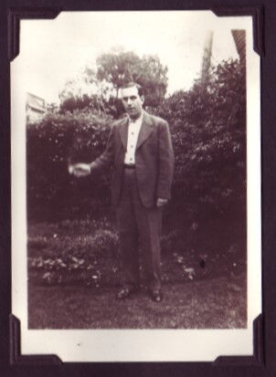 Ein Foto von Walther Kutz, aufgenommen 1939 in Santa Monica, Kalifornien.