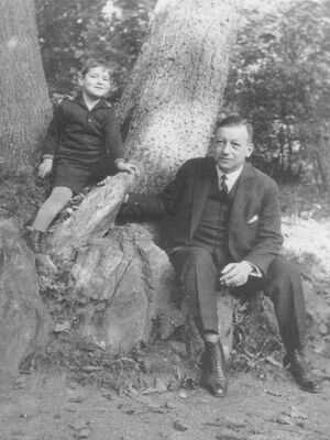 Curt Ascher mit seinem Sohn Claus (später Colin Anson), etwa Ende der 20er Jahre.